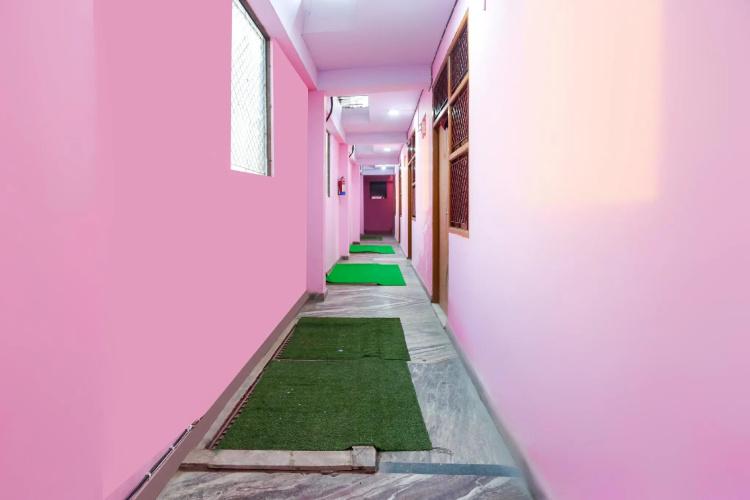 OYO 69757 Hotel Umang