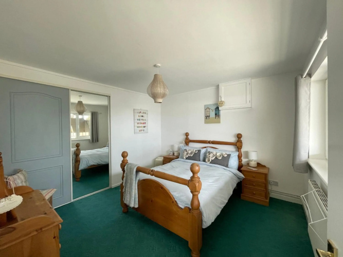 Barracuda, Beachside Apartment