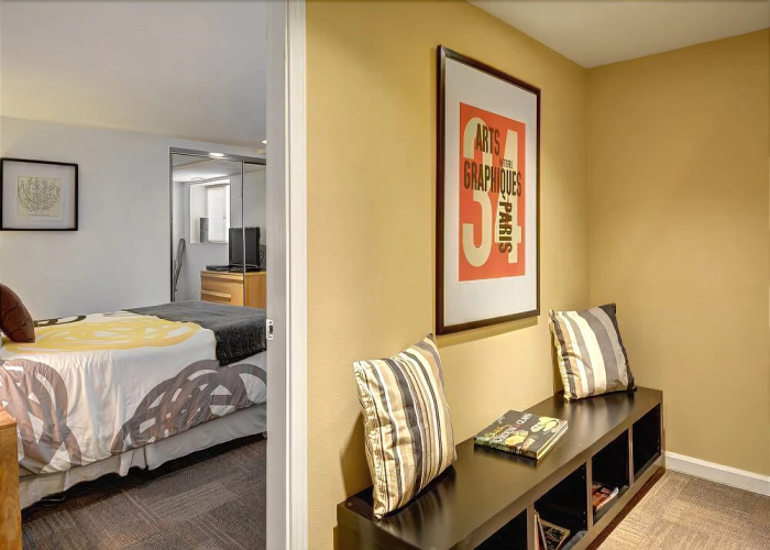 Alki Beach House - Three Bedroom Home with Fireplace