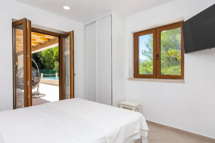 Beachfront Villa Brulupes