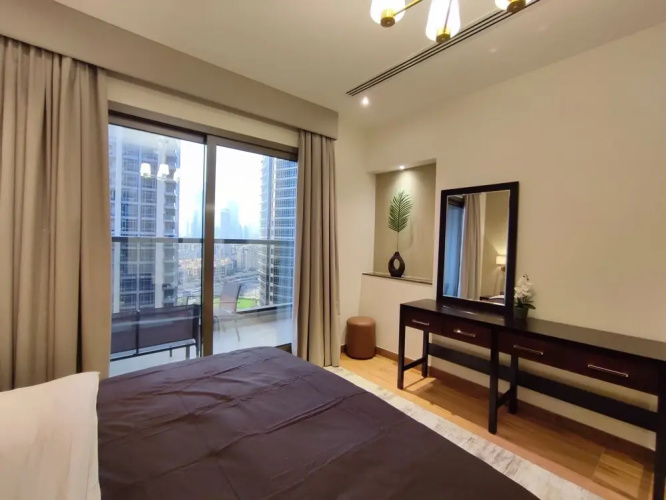 SuperHost - Downtown Apartment With Charming Park Views