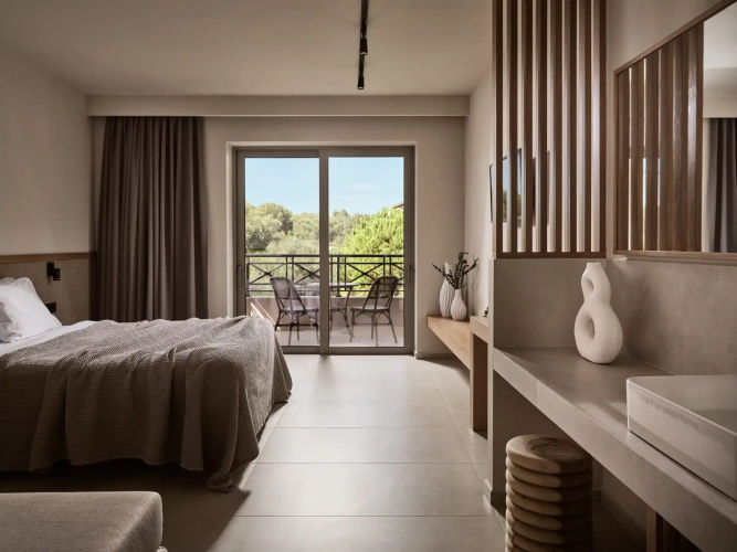 Alamis Hotel & Apartments