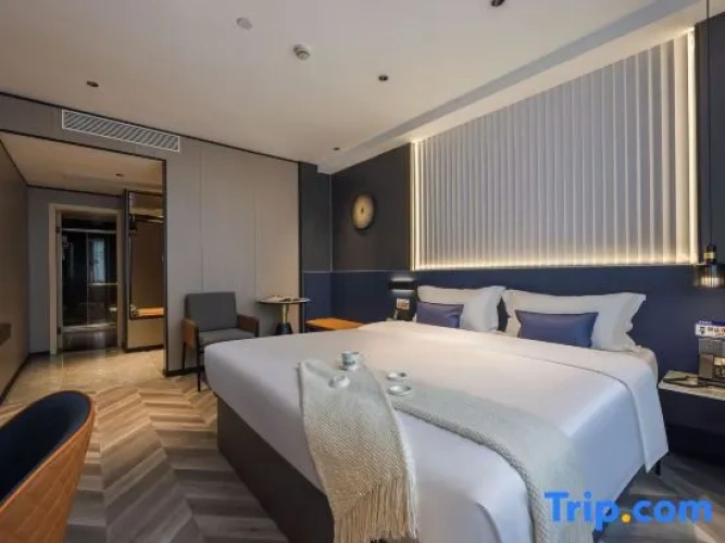 Standard Double room with street view