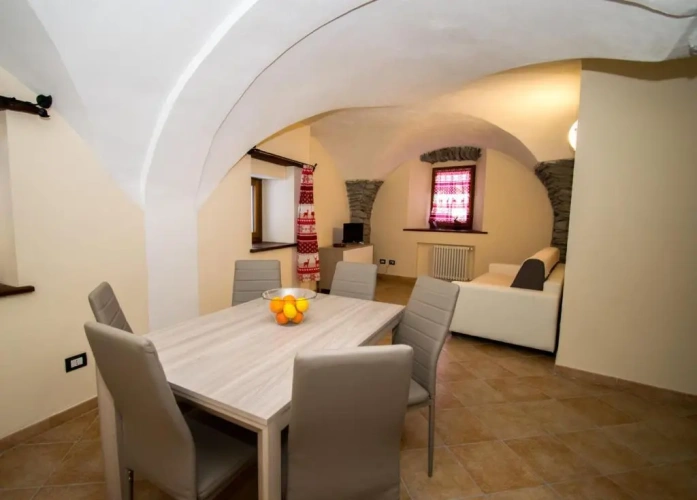 2 Bedrooms Cottage