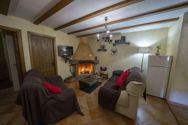 Romantic House for 2 or 4 People With Jacuzzi
