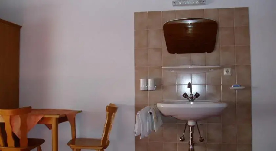 Apartbabsi