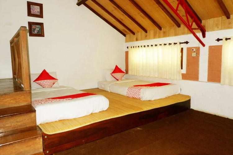 OYO 438 Cemara's Homestay