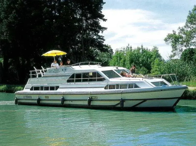 Le Boat Benson