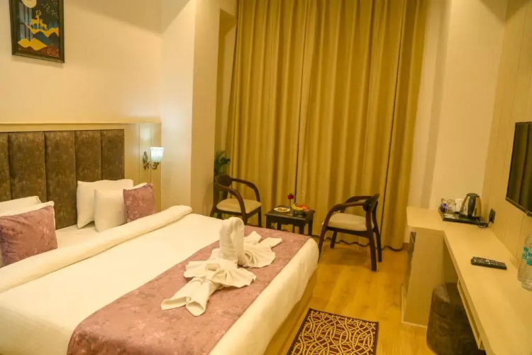 Four Leaf Hotel