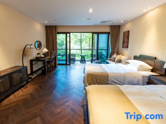 Standard Twin room with balcony and with garden view