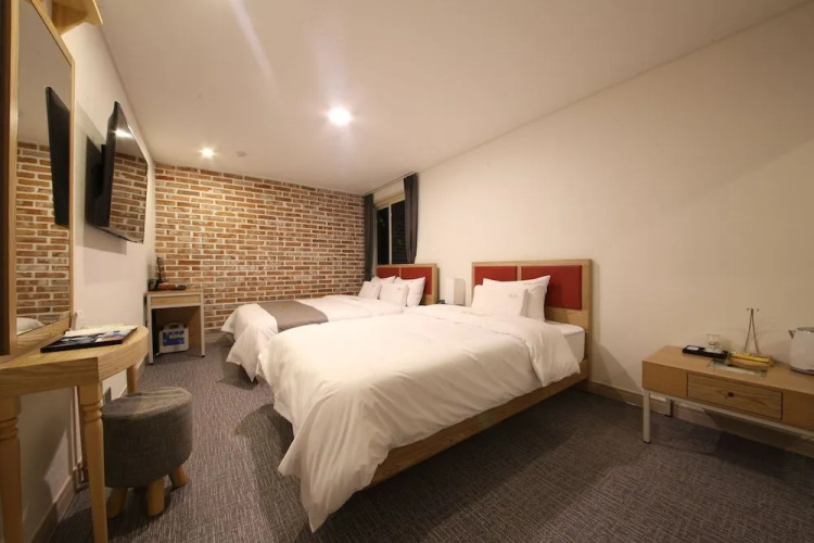 Brown Dot Hotel Yeonsan