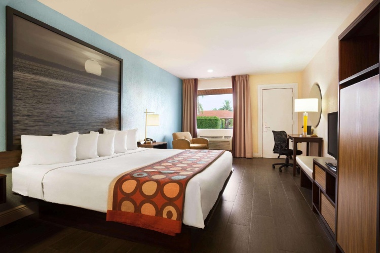 Deluxe Double room with pool view
