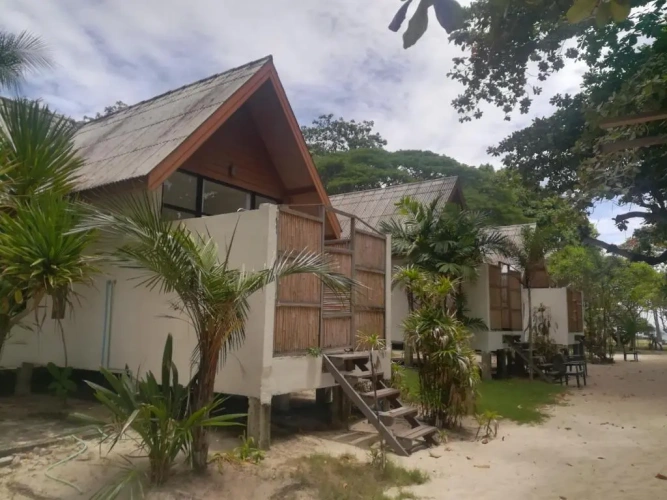 Bungalow beachfront