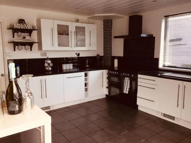 4 Bedrooms Cottage