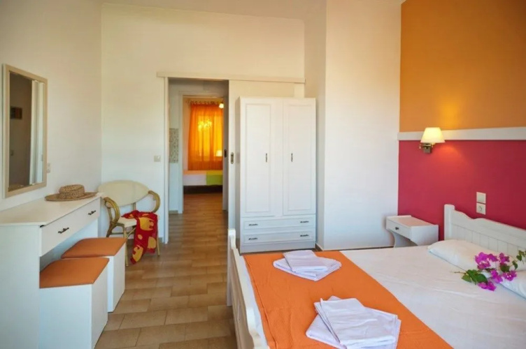 Nikolas Suites
