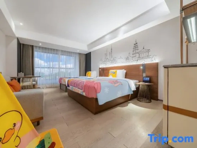 Deluxe Twin Family room