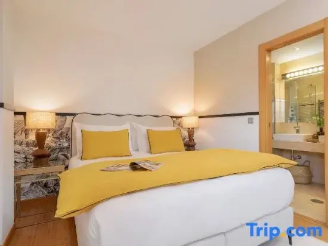 4 Bedrooms Apartment