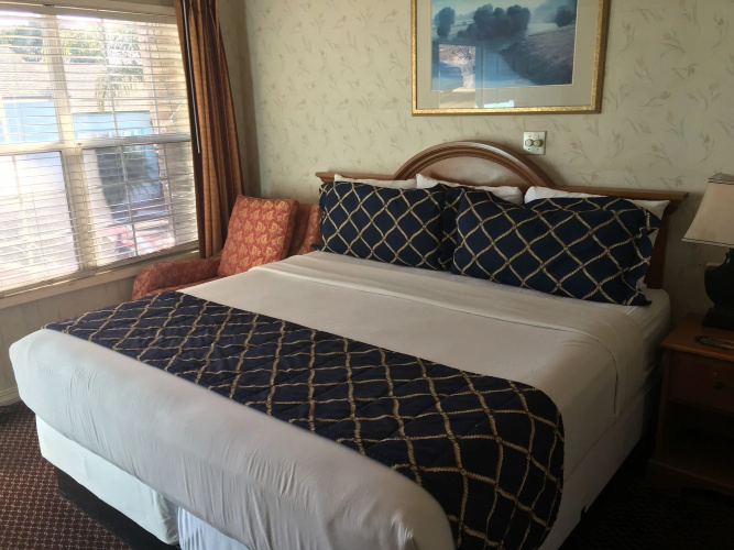 The Palomar Inn