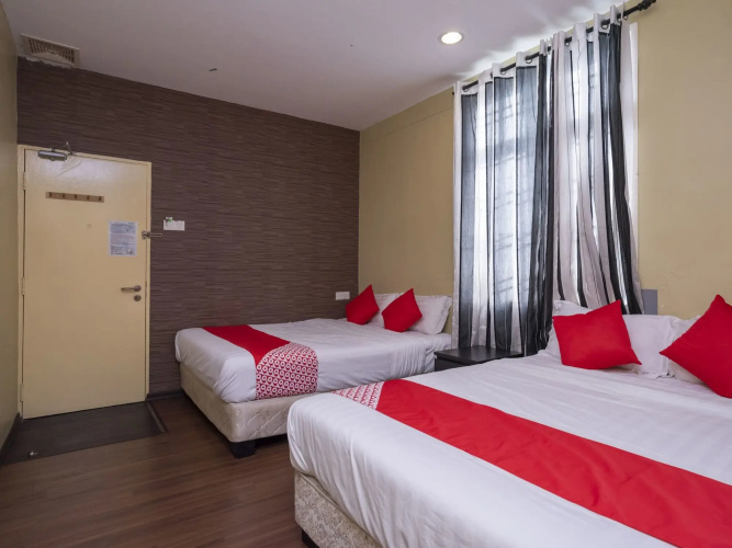 OYO 614 D'PINETREES Hotel
