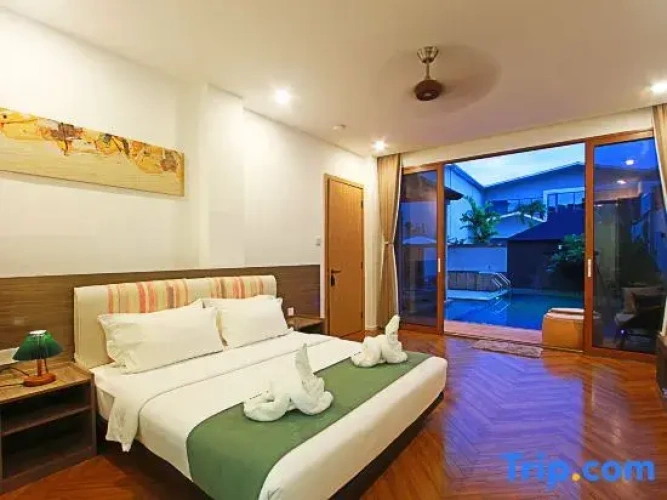 Standard room with pool view