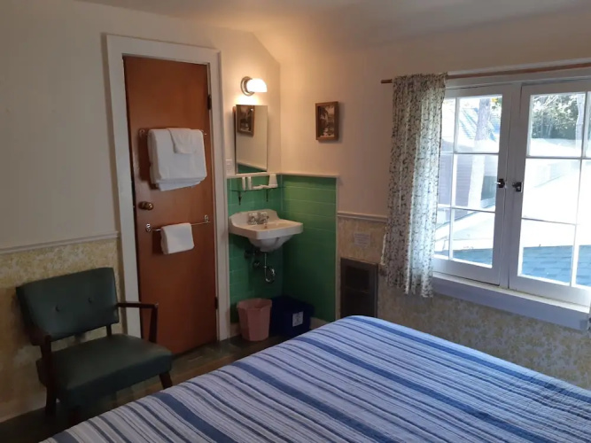 Miners Bay Lodge