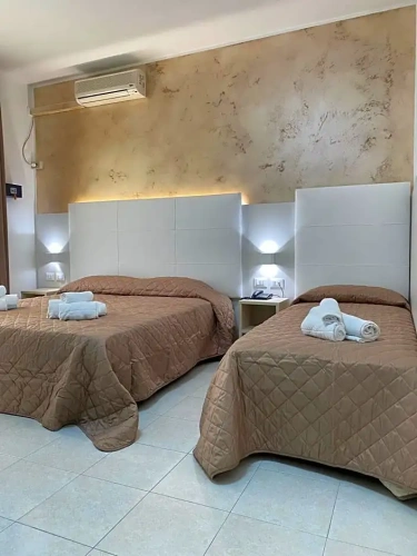 Standard Triple room