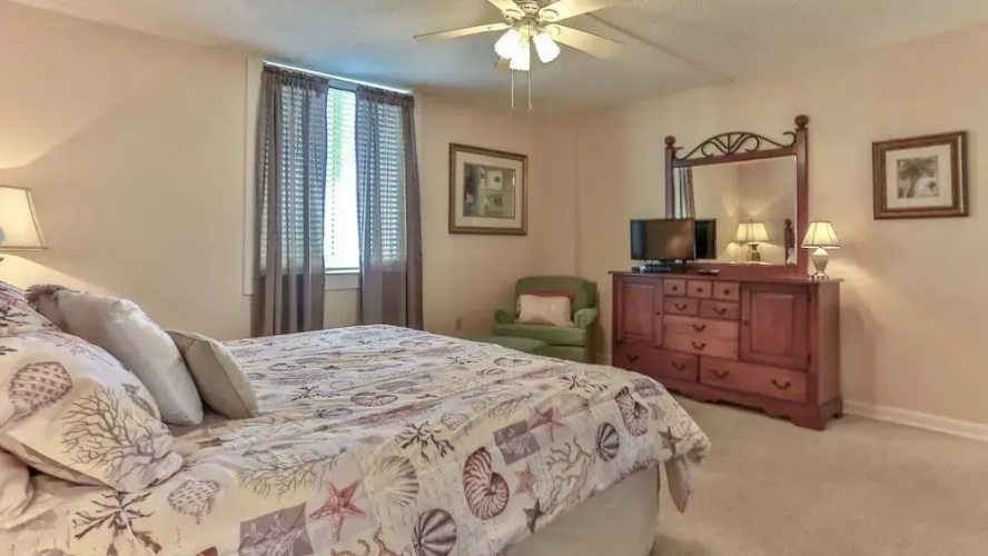 Dolphin Point 404b