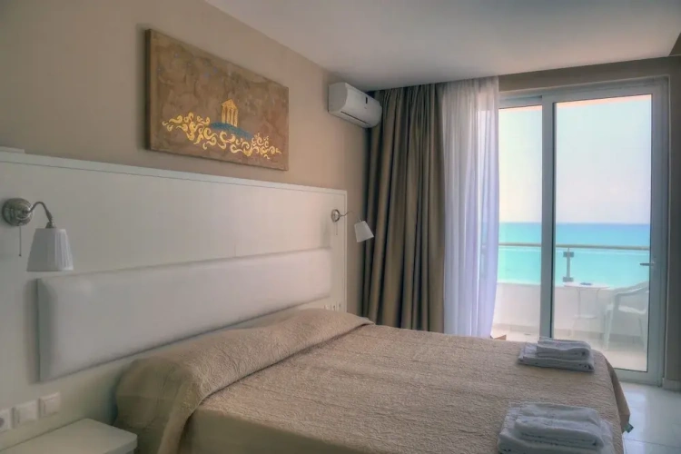 Standard Double room with balcony and with partial sea view