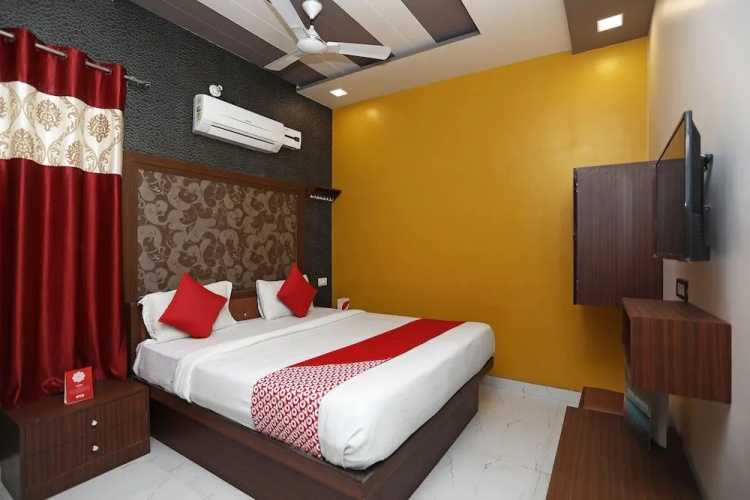 OYO 18346 Glorify Stay2