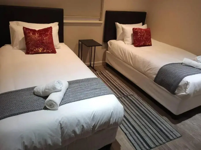 Accommodation Front - The Sails C6-18