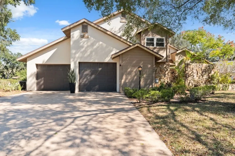 Tampa Oasis: Pool & Hot Tub Retreat for Families