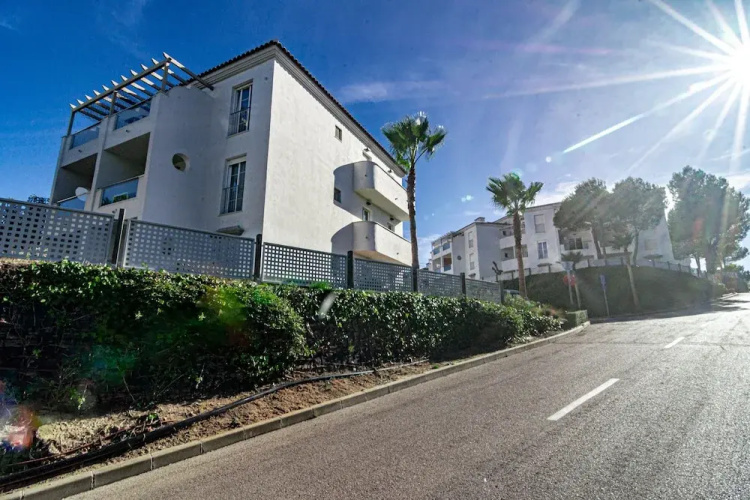 Jm2.b2 - Modern 2 Bed apt With Amazing sea Views