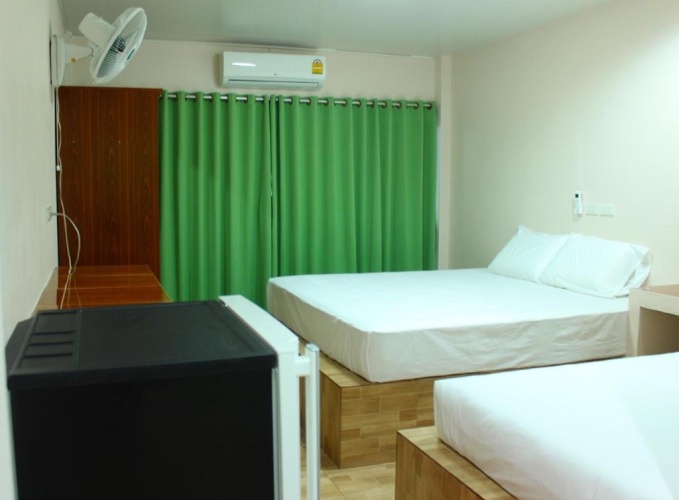 Standard Triple room