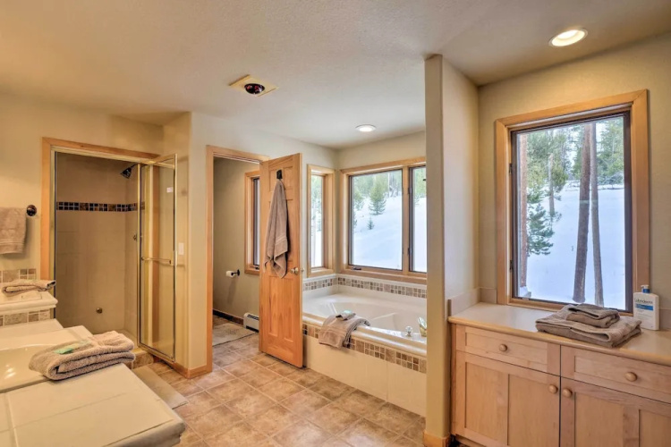 Grand Fraser Escape w/ Private Deck & Hot Tub