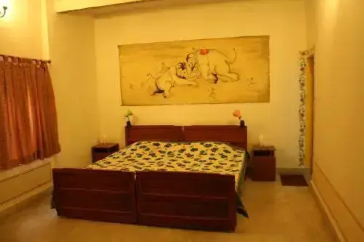 Ishwari Niwas Palace