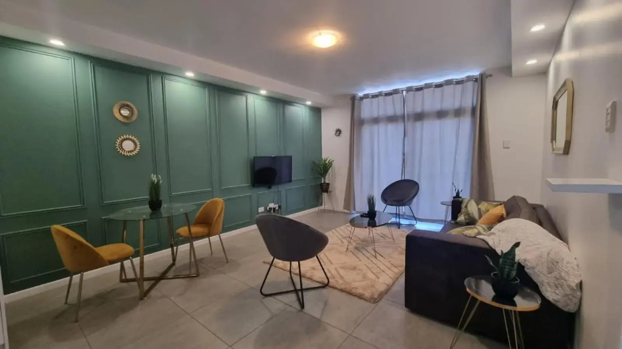 Accommodation Front - Prestigious 2 Sleeper Apartment with Harbour Views