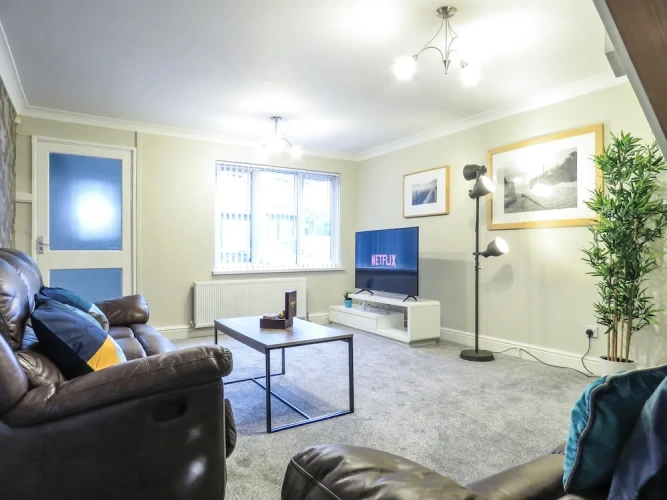 4 Bedrooms Business Cottage