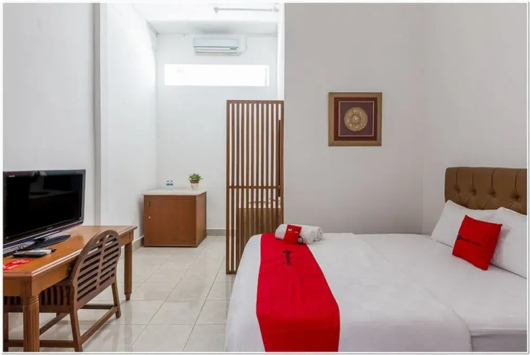 RedDoorz near Padang Galak Beach