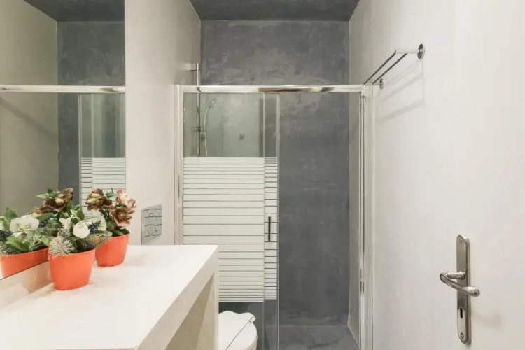 Walk through Athens, based in a local’s hip house!
