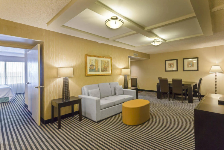 Embassy Suites by Hilton Piscataway Somerset photo 12