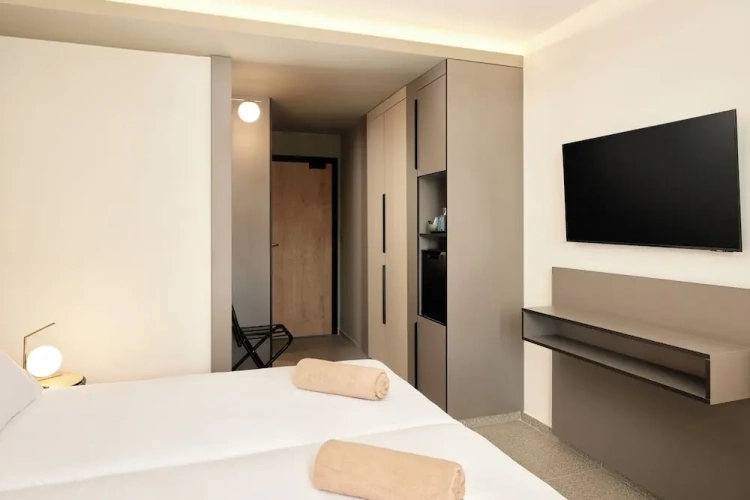 Standard Triple room with balcony
