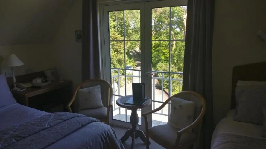 Standard Triple room with garden view