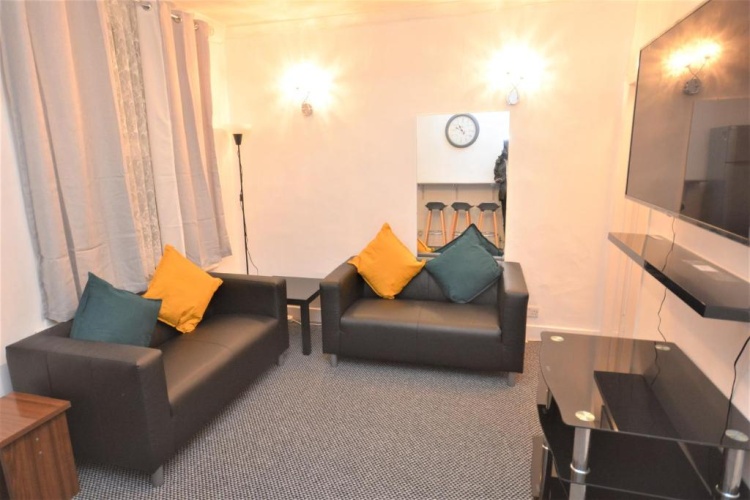 3 Bedrooms Cottage