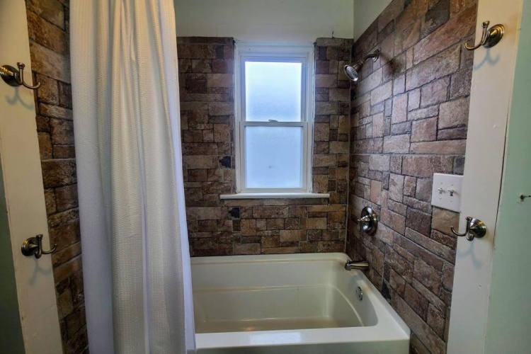 2 Bedrooms Cottage
