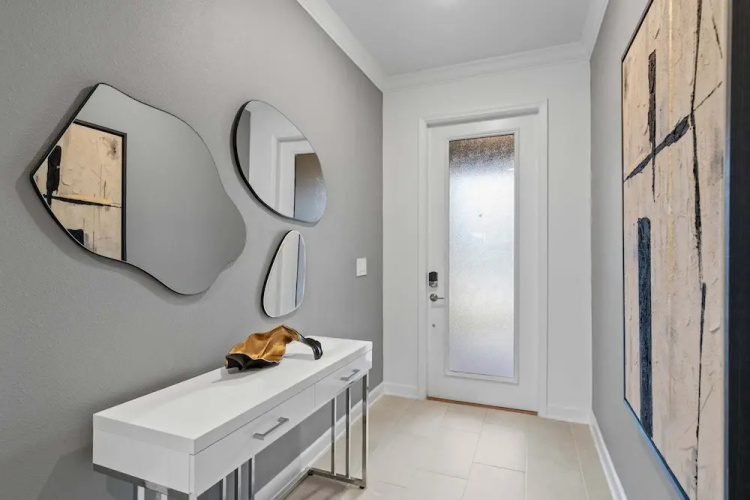 Chic Spacious 5BR Retreat Near Disney