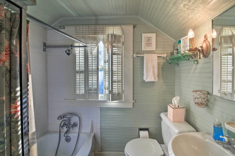 5 Bedrooms Cottage