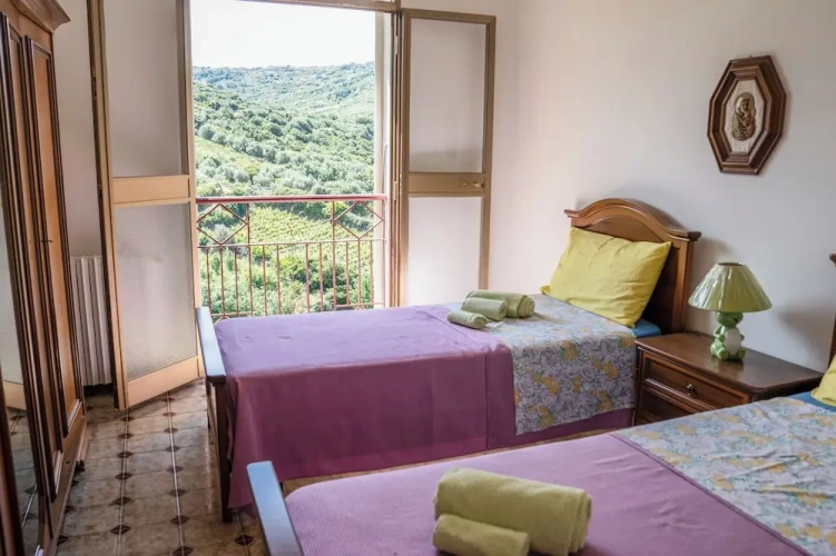 3 Bedrooms Apartment with mountain view