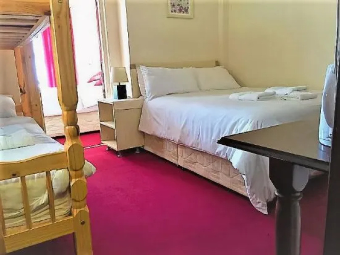 Lyndhurst Hotel