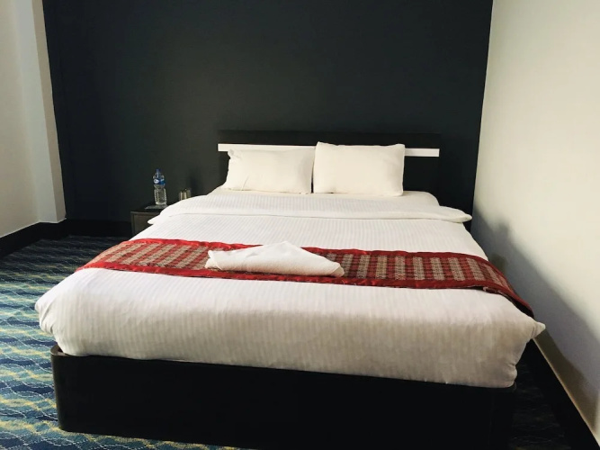 Hotel Hill Crown