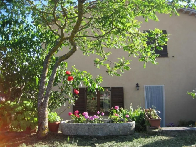 2 Bedrooms Cottage